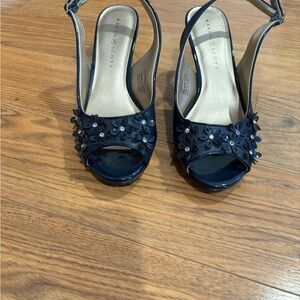 Karen Scott Women's Navy Blue Floral Heels